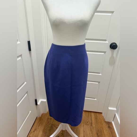 Linda Allard Ellen Tracy Dresses & Skirts - Linda Allard Ellen Tracy. Purple Crepe Wool Pencil Skirt. Size 10.